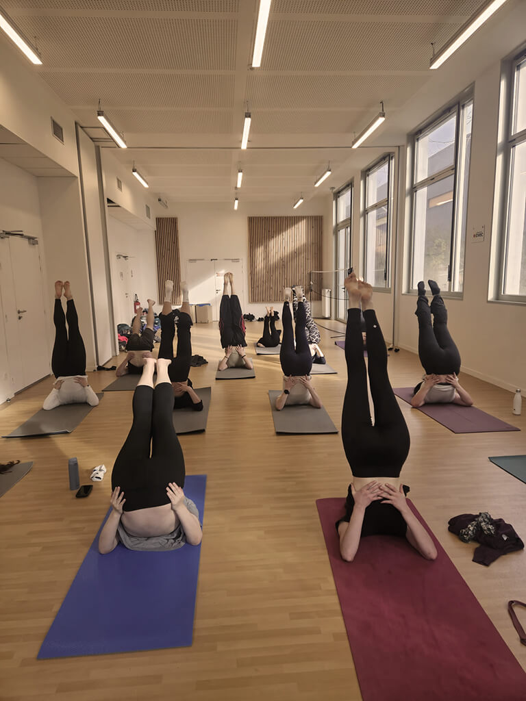 Cours de yoga pour les étudiants