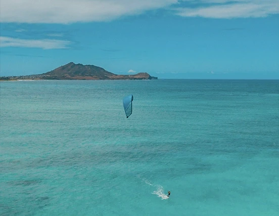 Explorer avec un kitesurf loué sur jam