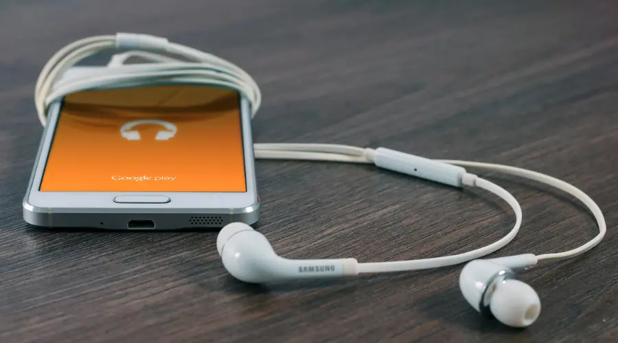 Anche gli adulti sono dipendenti dallo smartphone e dalla tecnologia non solo i giovani