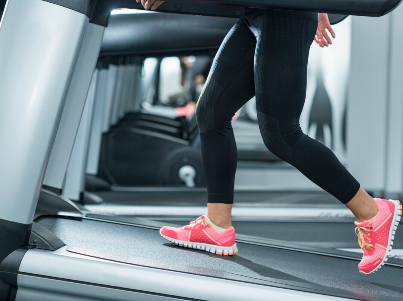 legs of a woman running at an incline in the gym, showing the best treadmill workout for weight loss for advanced runners