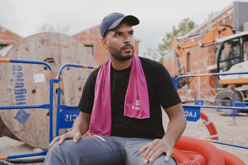 Construction worker wearing a G-Heat cooling towel to protect against the heat