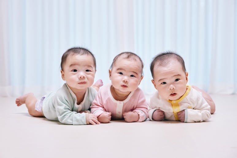 서울 영등포 100일사진 홈스냅 후기 | 세쌍둥이와 함께한 오는계절스냅의 따뜻한 기록