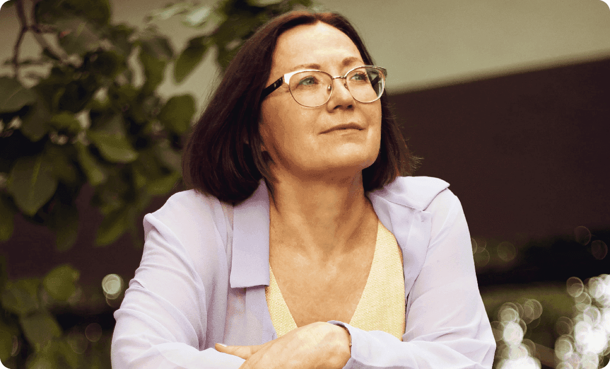 woman in white blazer and yellow dress shirt