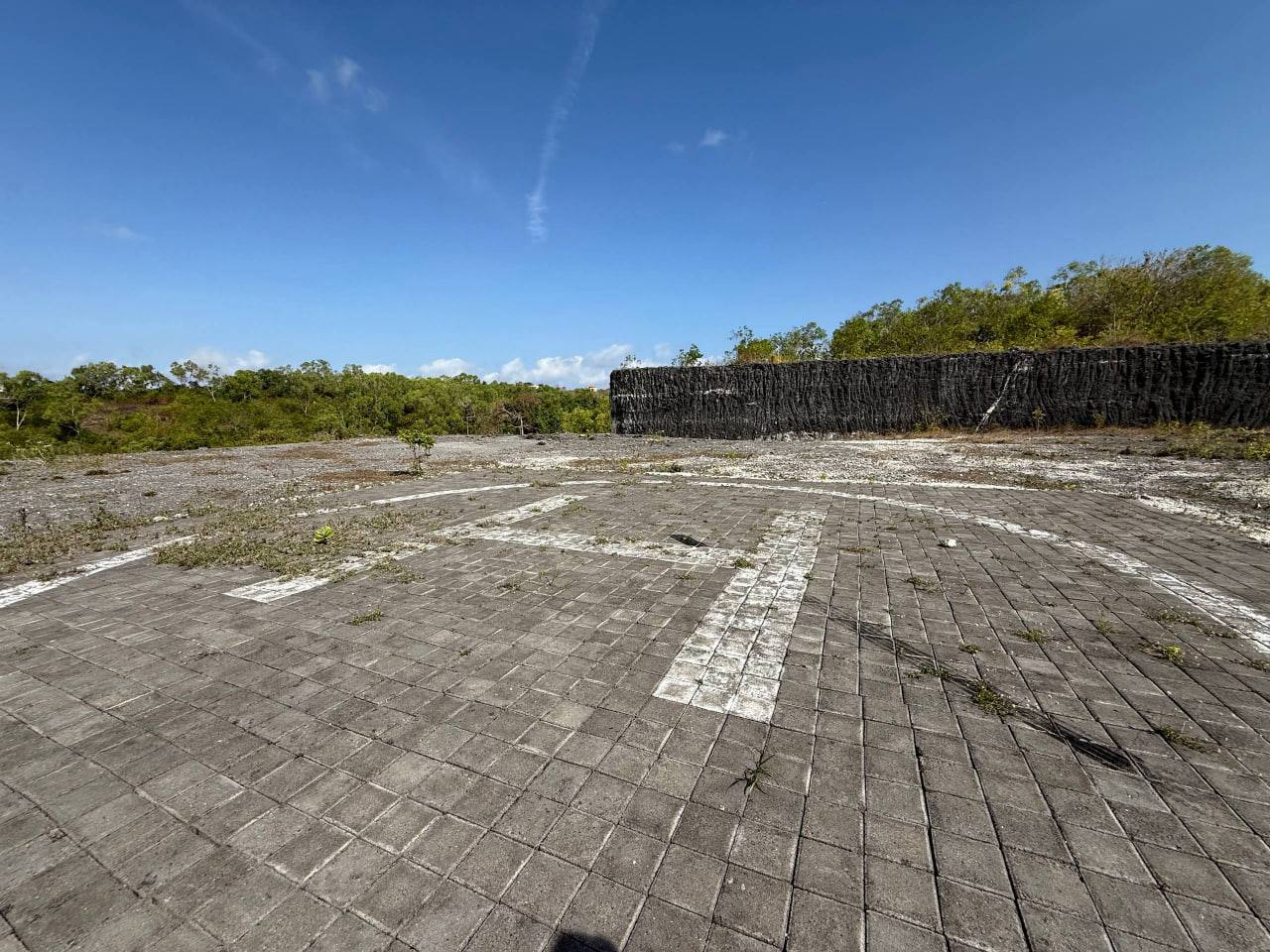 Land plot 180,000 m² on a panoramic cliff in Bukit, Leasehold
