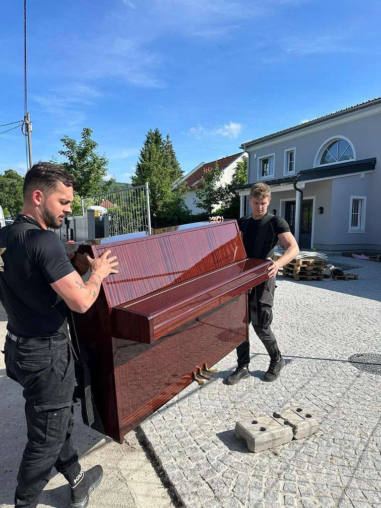 FST Transport Team bei einer Entrümpelung in Wien vor Ort