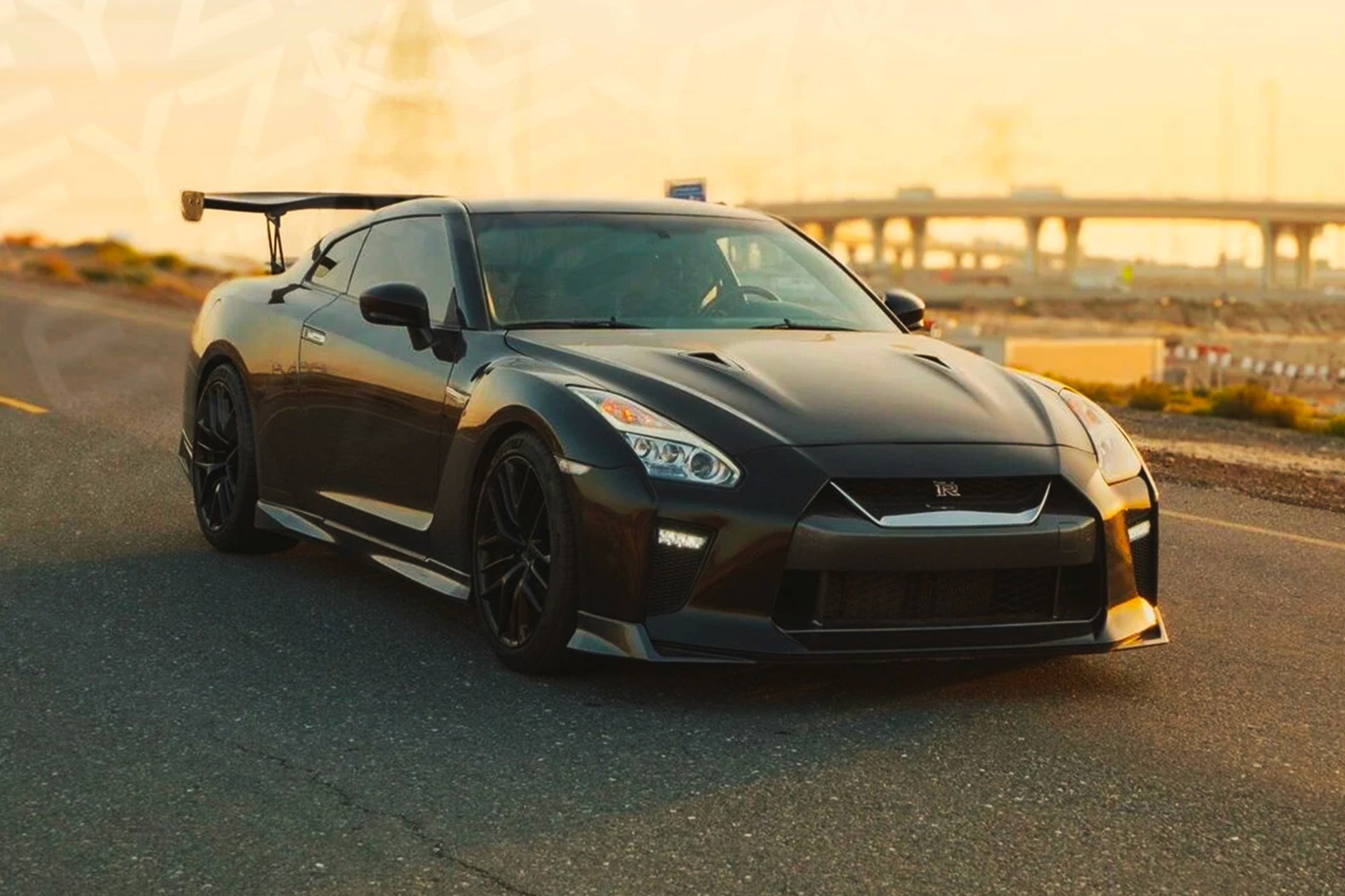 Vue extérieure Nissan GTR Noir – Location Sportive à Dubaï | Keyz Rent