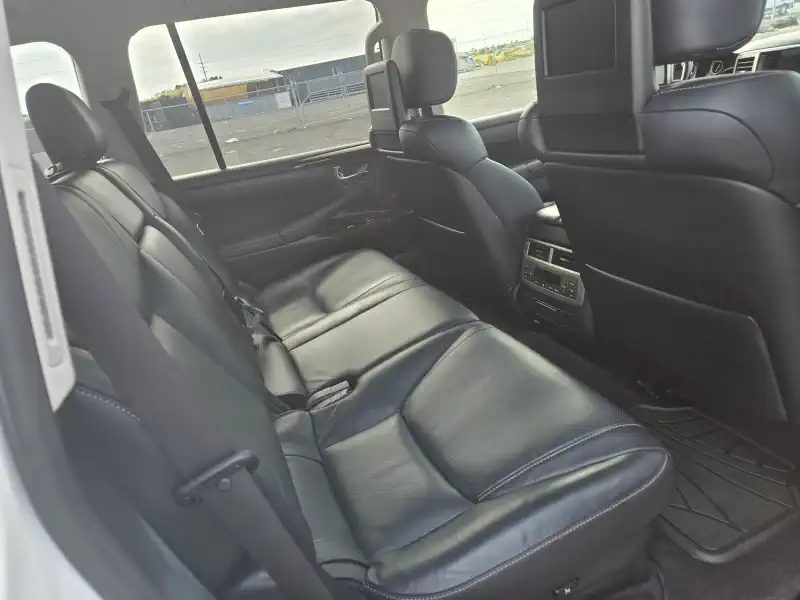 White Lexus LX570 for rent in Kona Big Island Hawaii