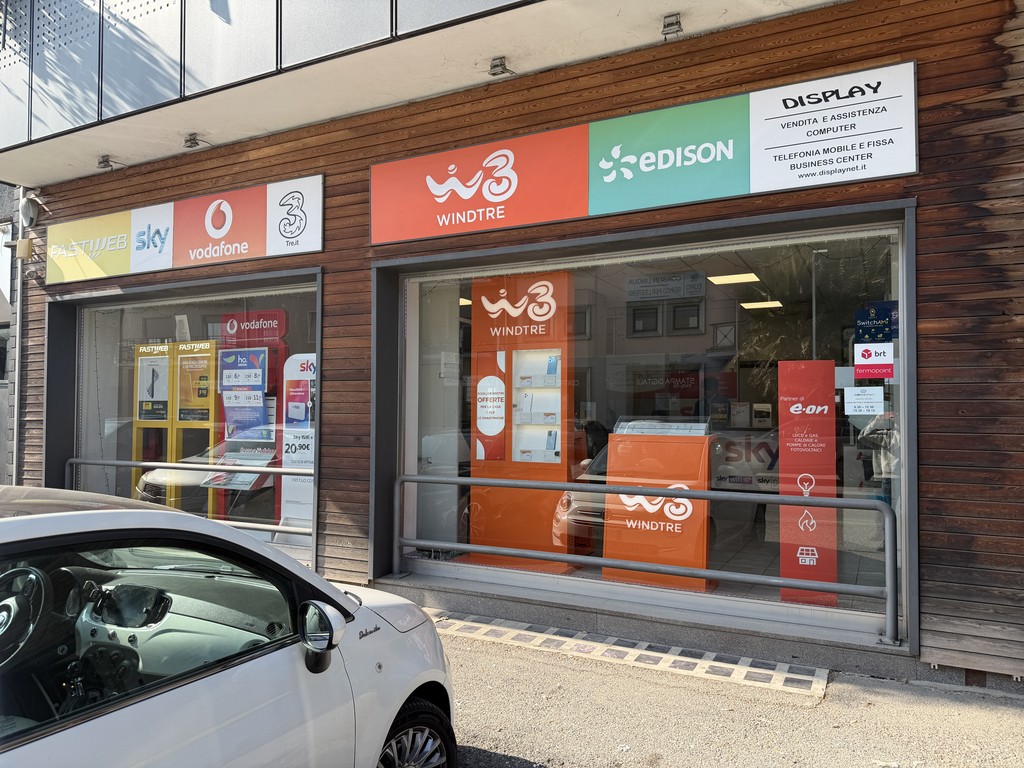 Esterno negozio nexxtgen Cesano Maderno, negozio di assistenza telefonia