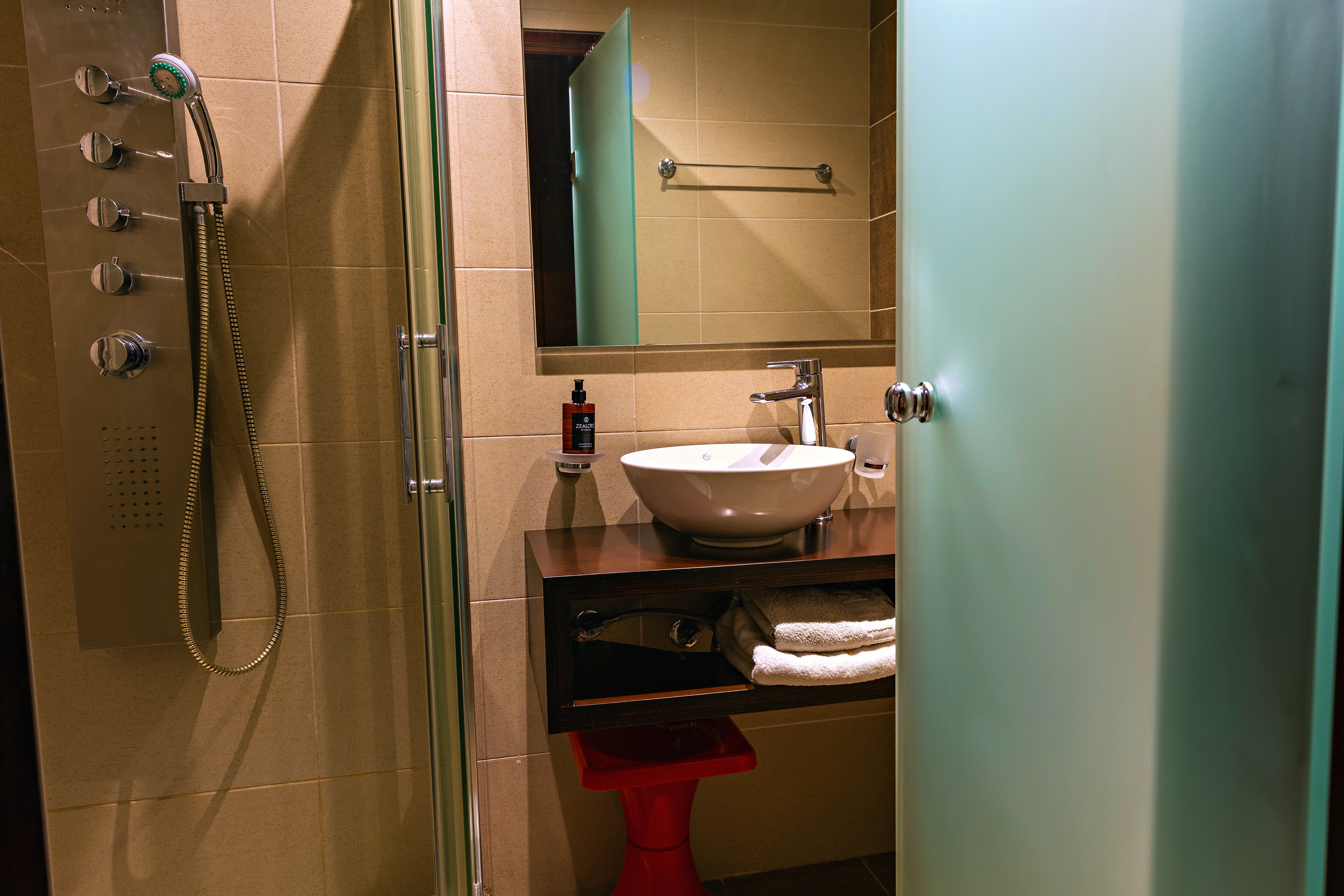 Room gallery image 9
