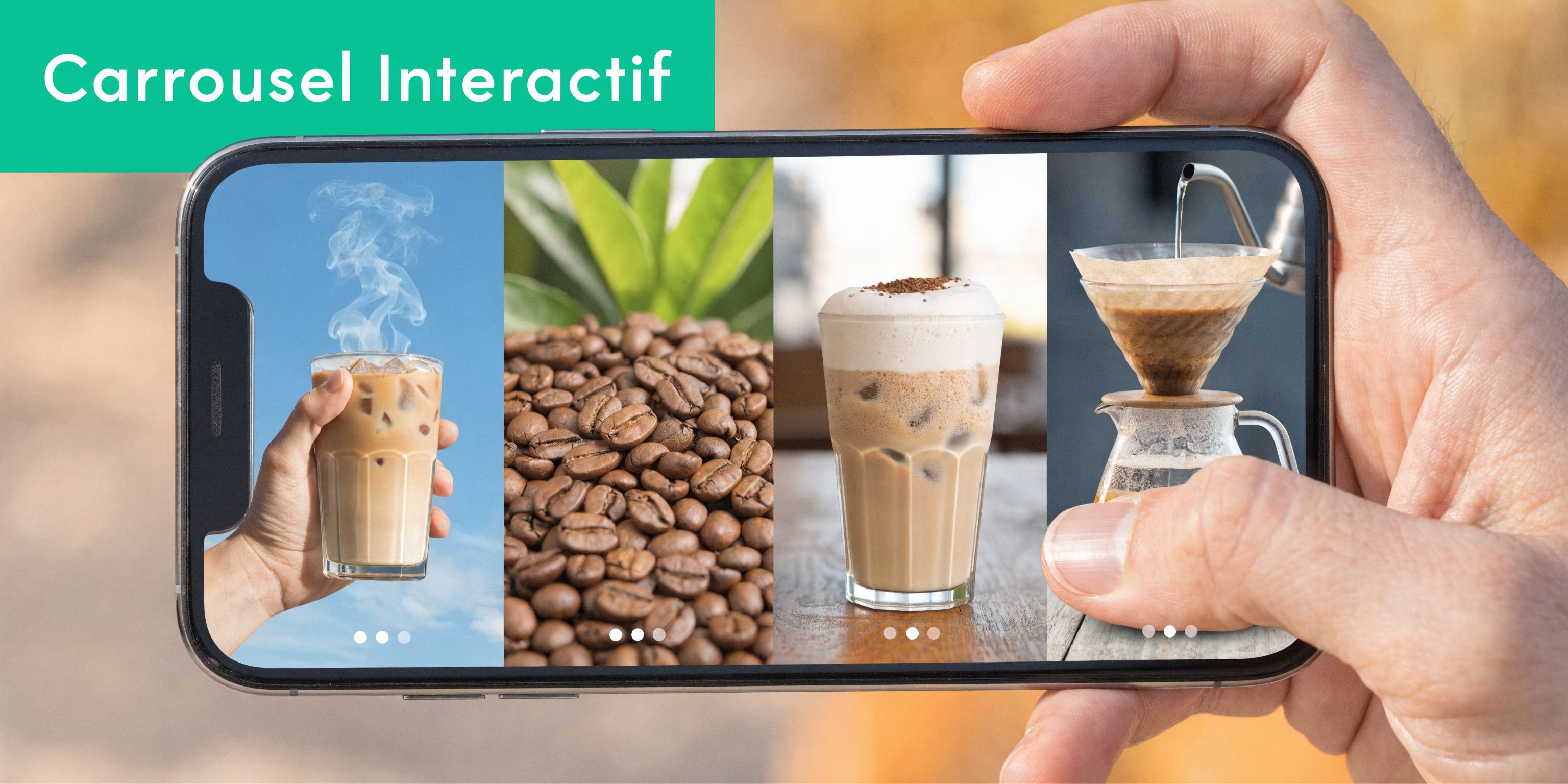 Une main tient un smartphone affichant un carrousel interactif avec quatre photos différentes de préparations de café.