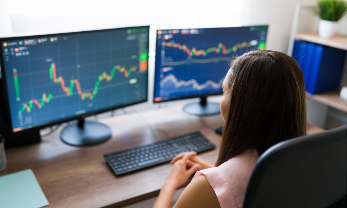 Choosing an in-house vs white label prop firm model