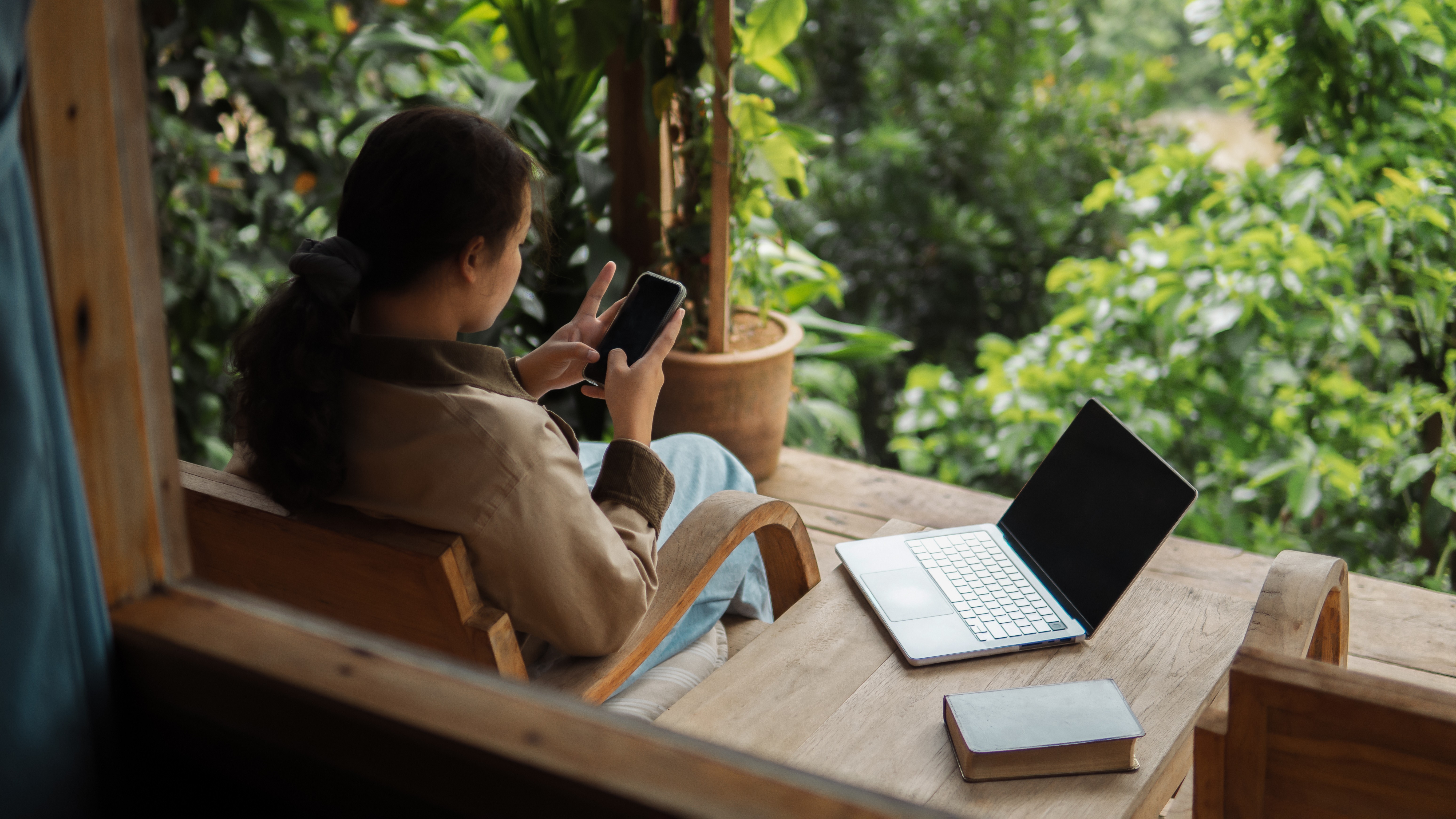 How to Manage Money While Traveling Long-Term