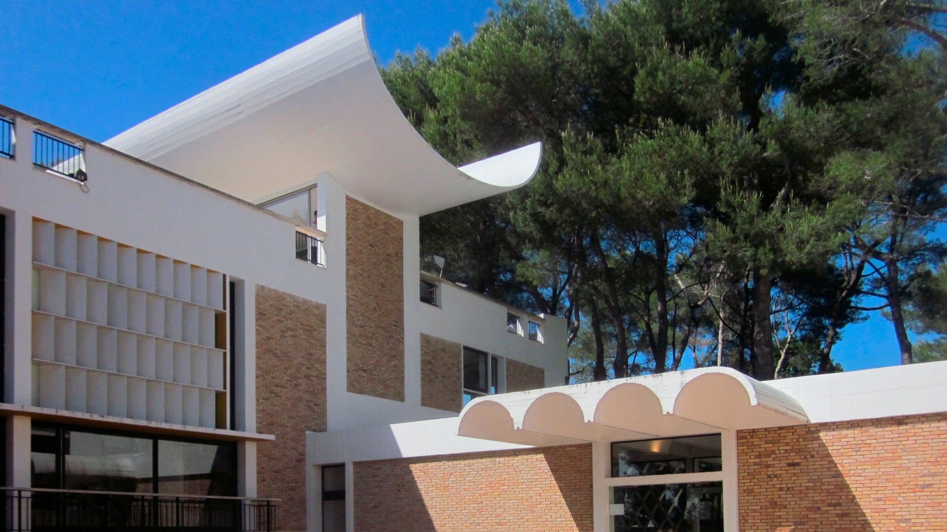 blue solar panel boards