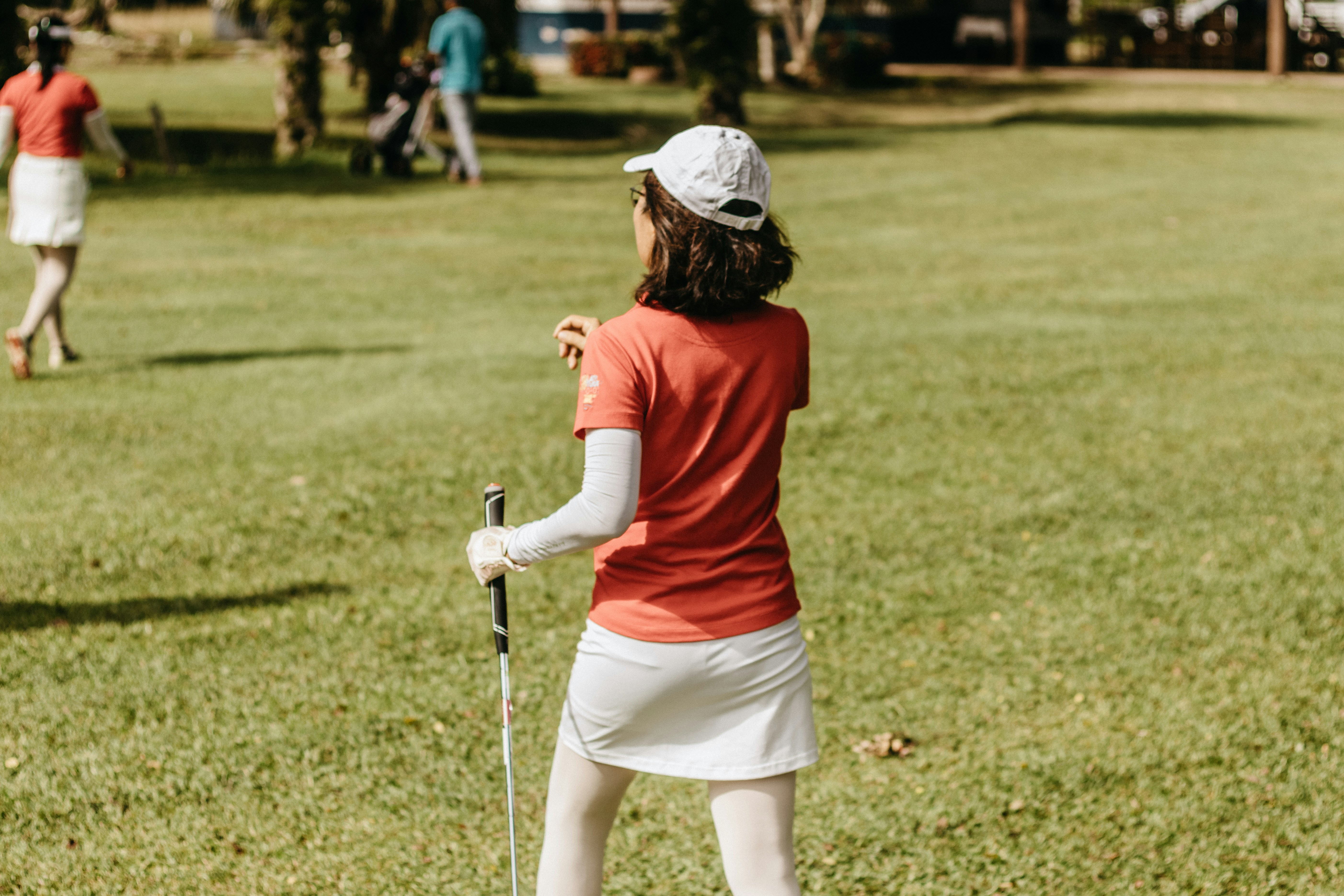 woman playing golf - Fall golf outfits