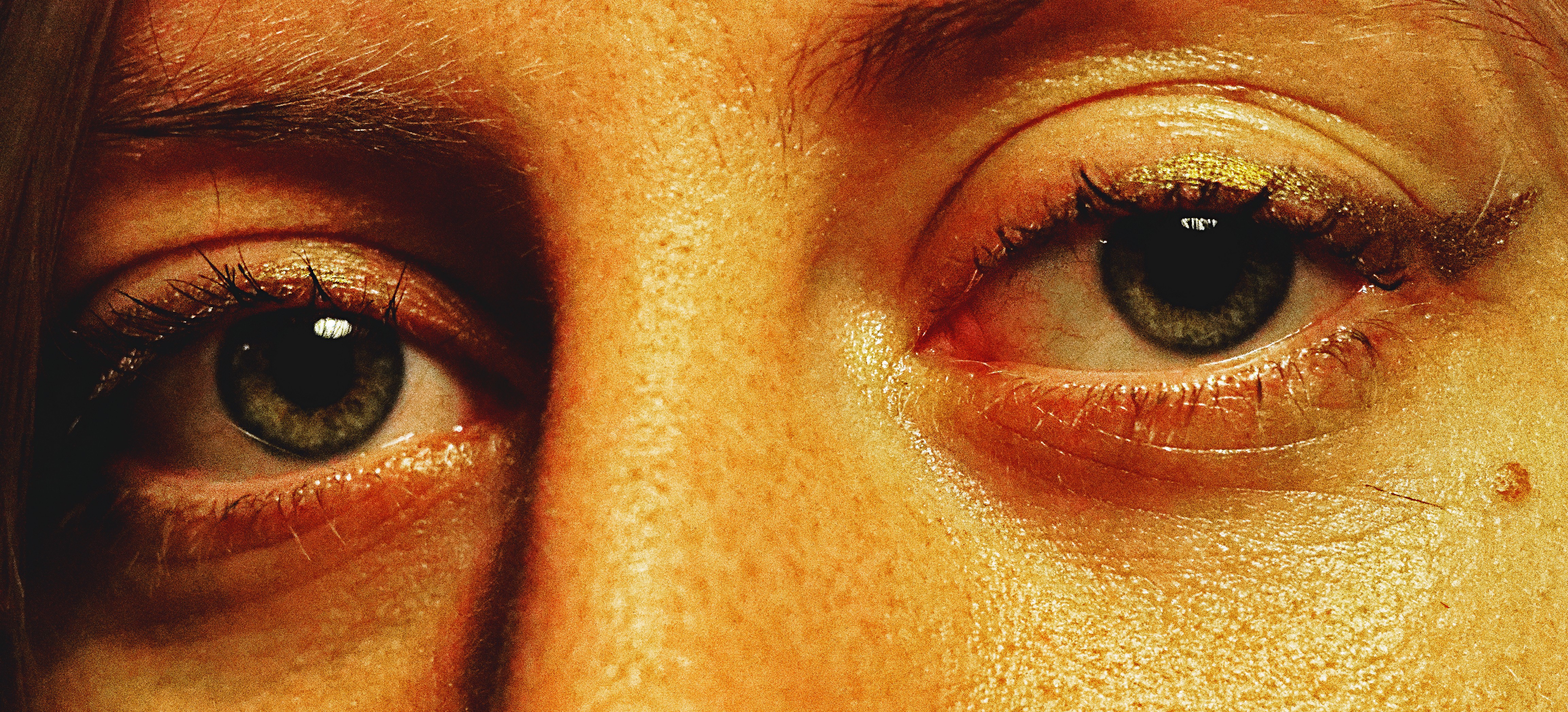 Regard intense, photographie de portrait en plan très serré