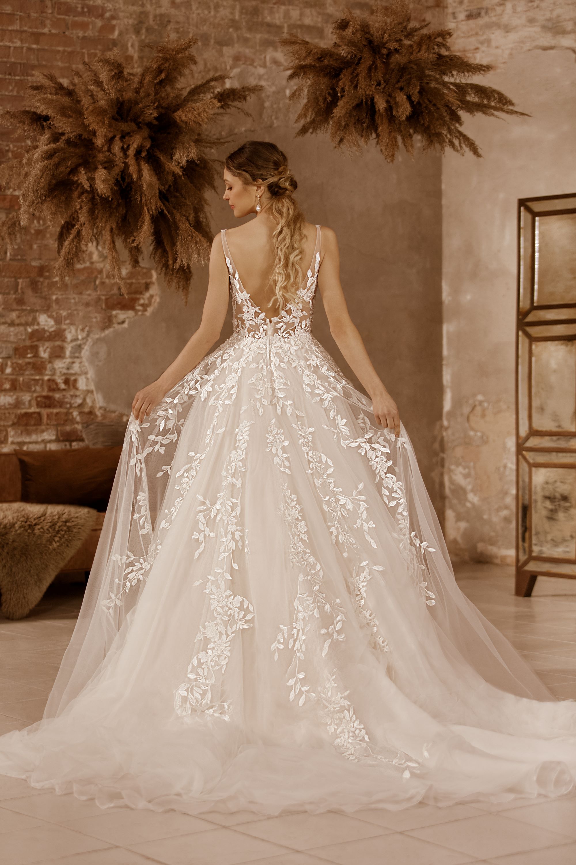 Brautkleid mit raffinierter Rückengestaltung