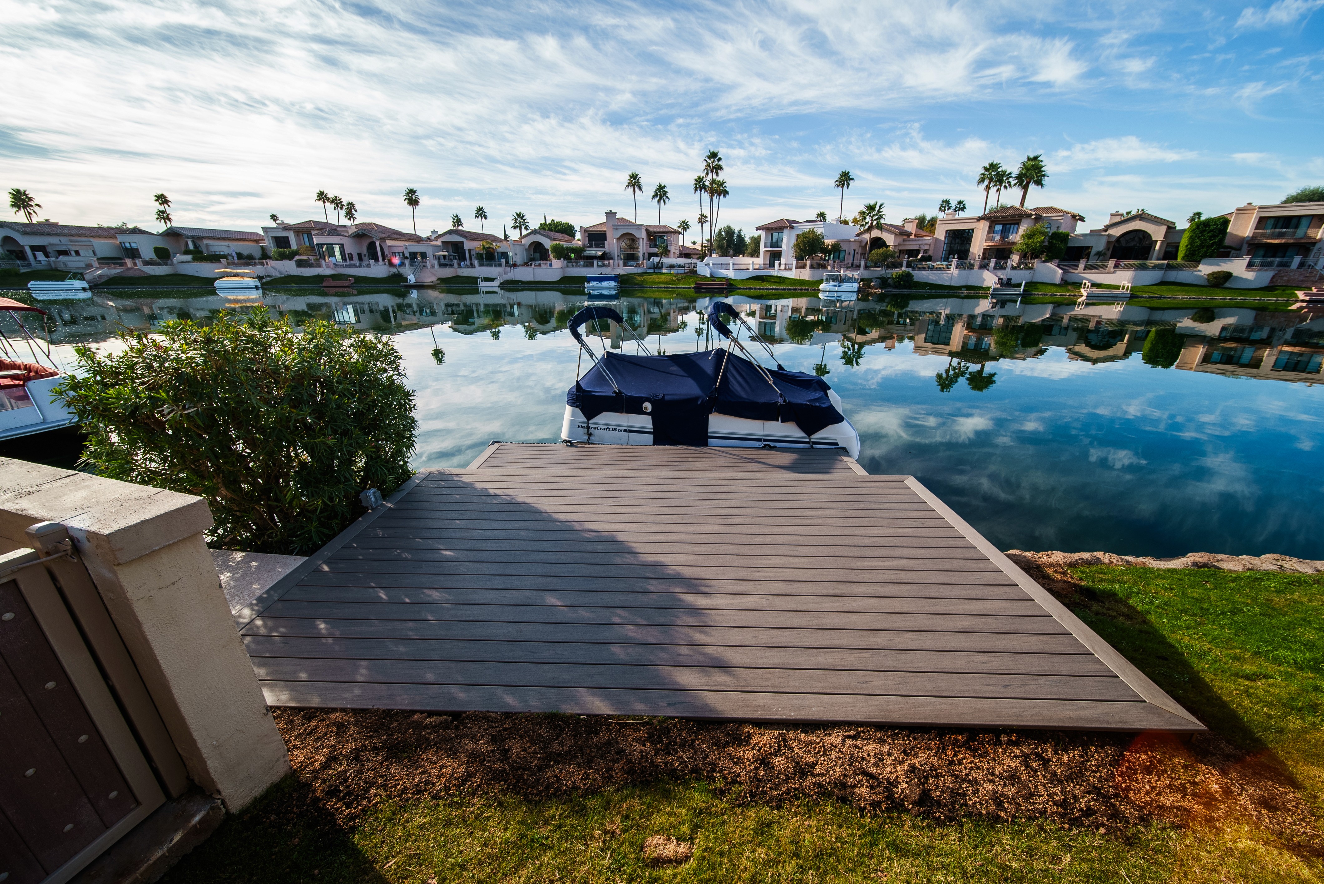 HBC Desks – Dockside Serenity with Trex Transcend Lineage
decking