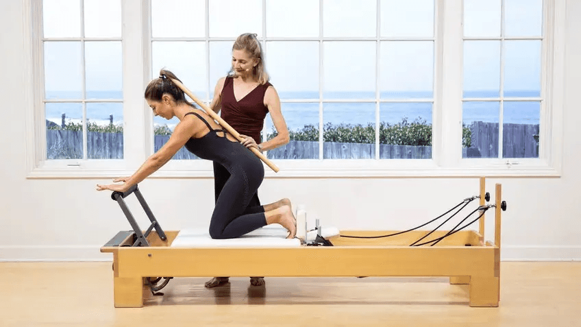 Pilates Reformer Leg Exercises - knee stretch series quadruped