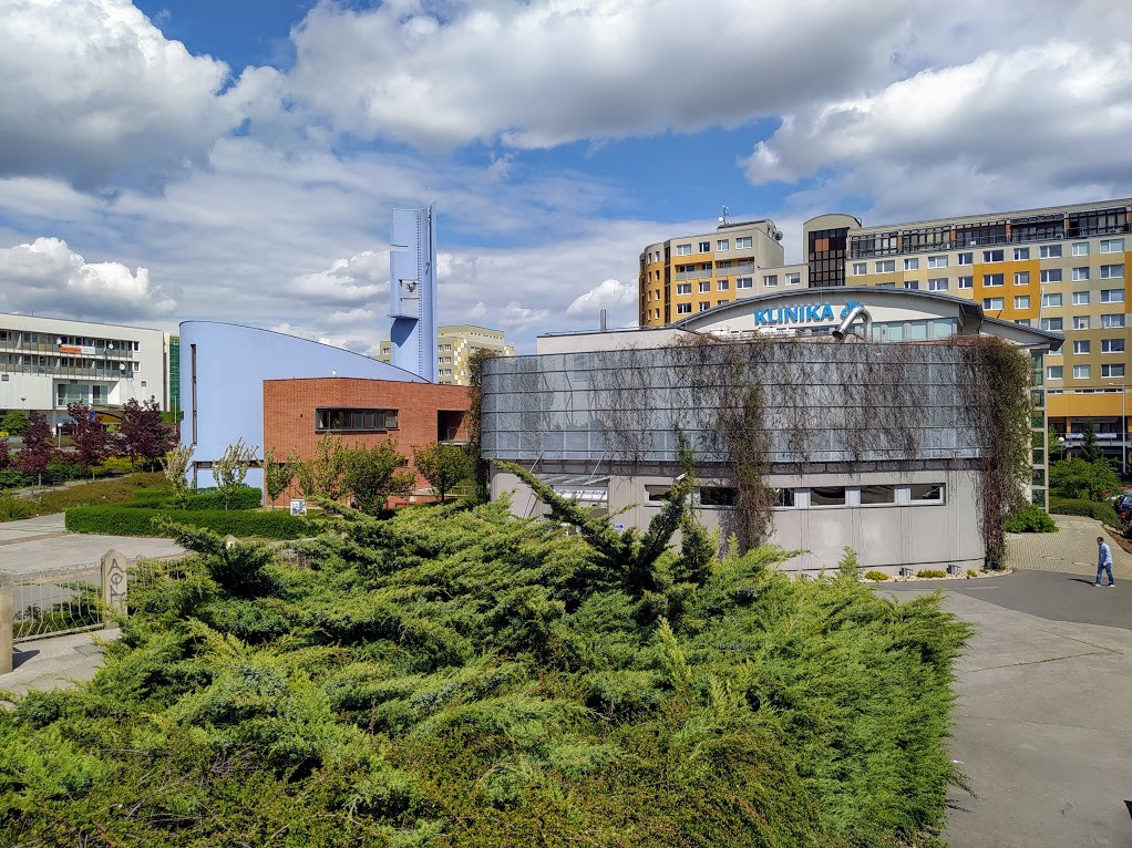 Klinika.