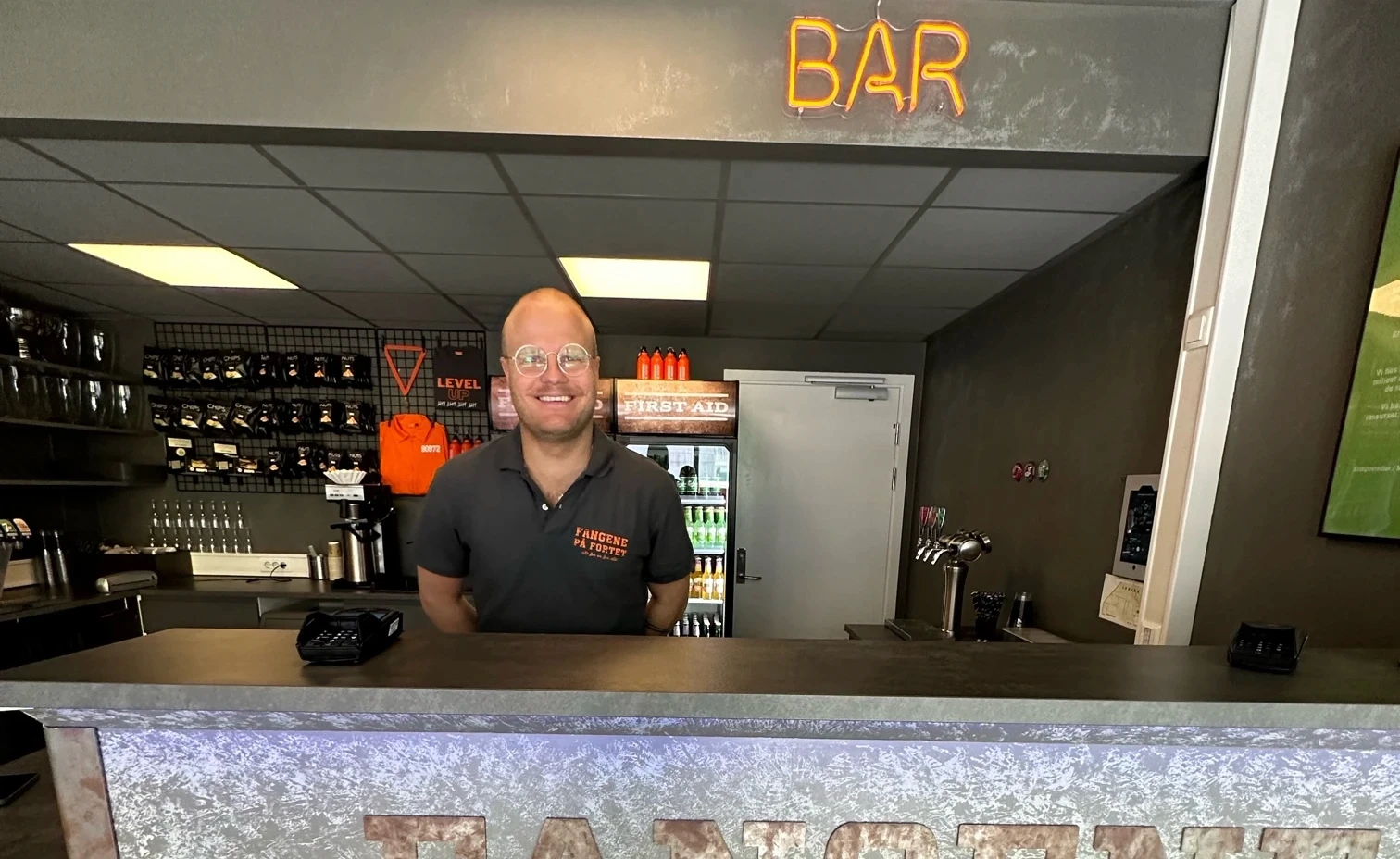 A view of the top of the eiffel tower
