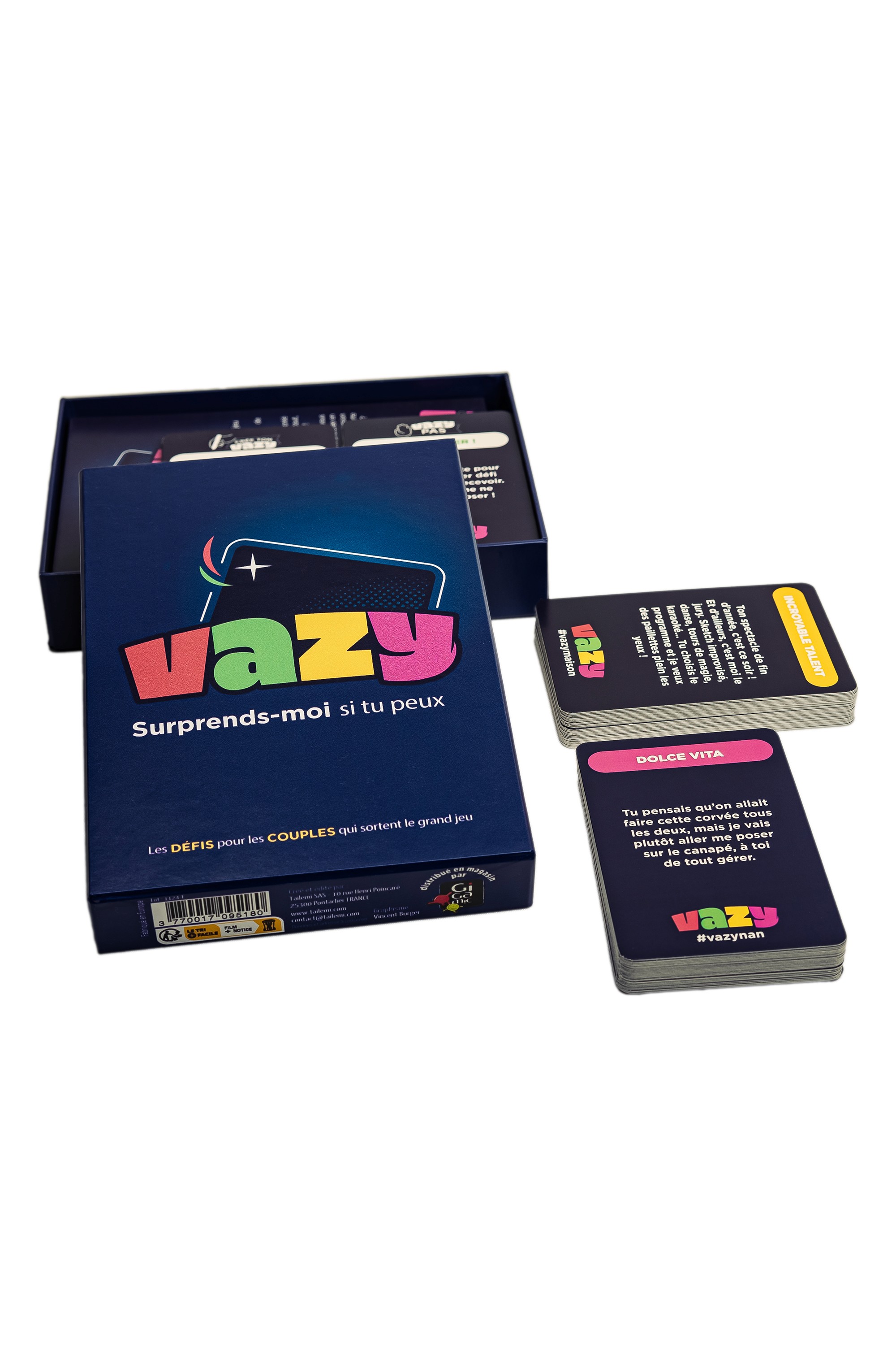 Boîte du jeu “Vazy - Surprends-moi si tu peux” avec des cartes de défis pour couples.