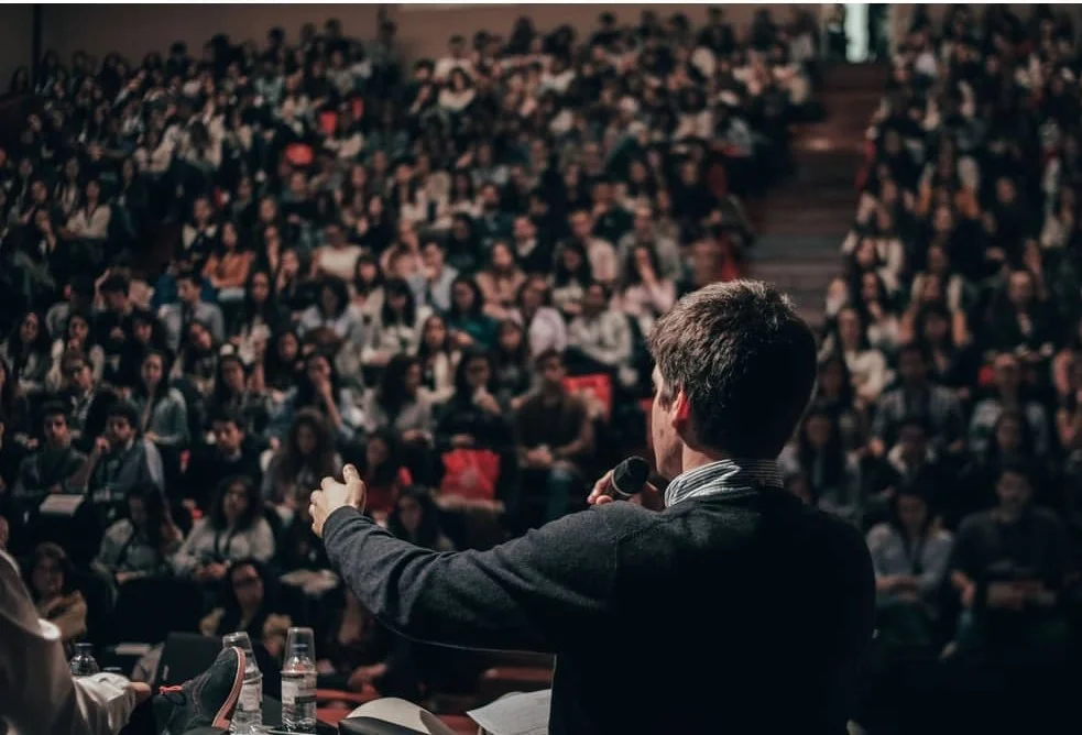 4 Ways to Use Rhetorical Devices to Make Powerful Speeches (with Examples)