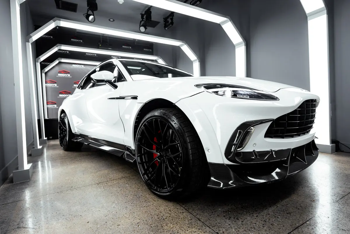 2021 Aston Martin DBX photo 36