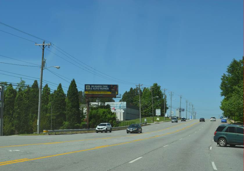 com.lamar:428.007107 — digital billboard in Greensboro
