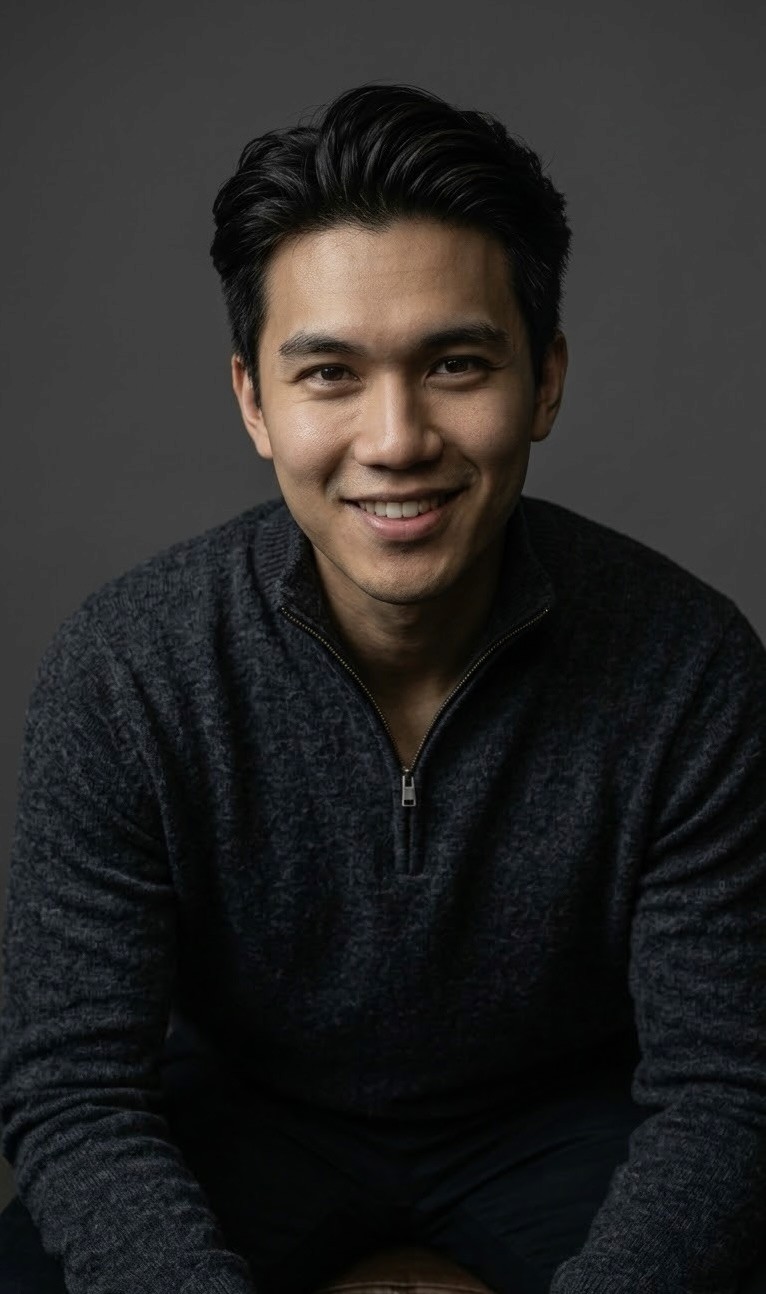 man in black crew neck shirt