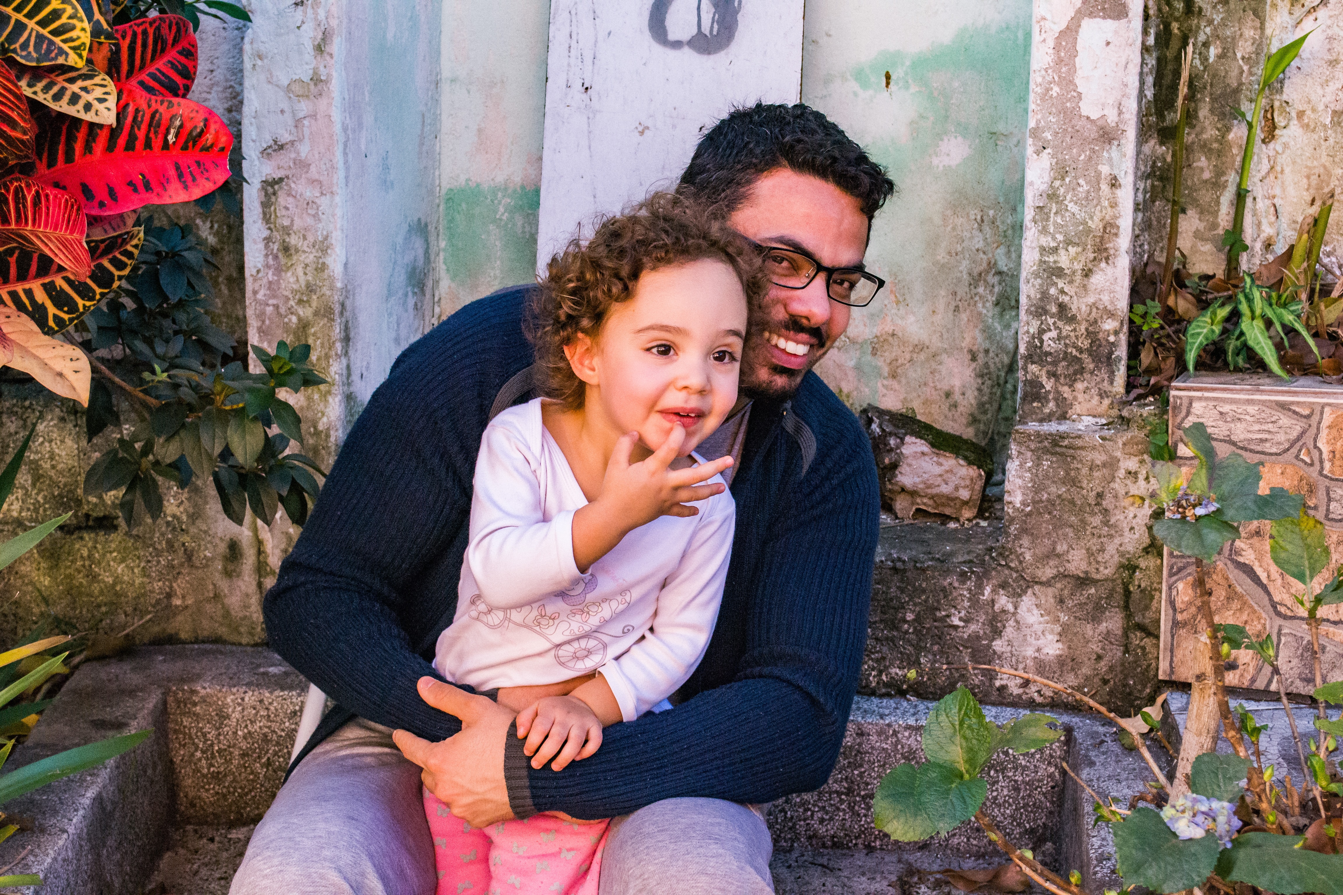 dad hugging daughter