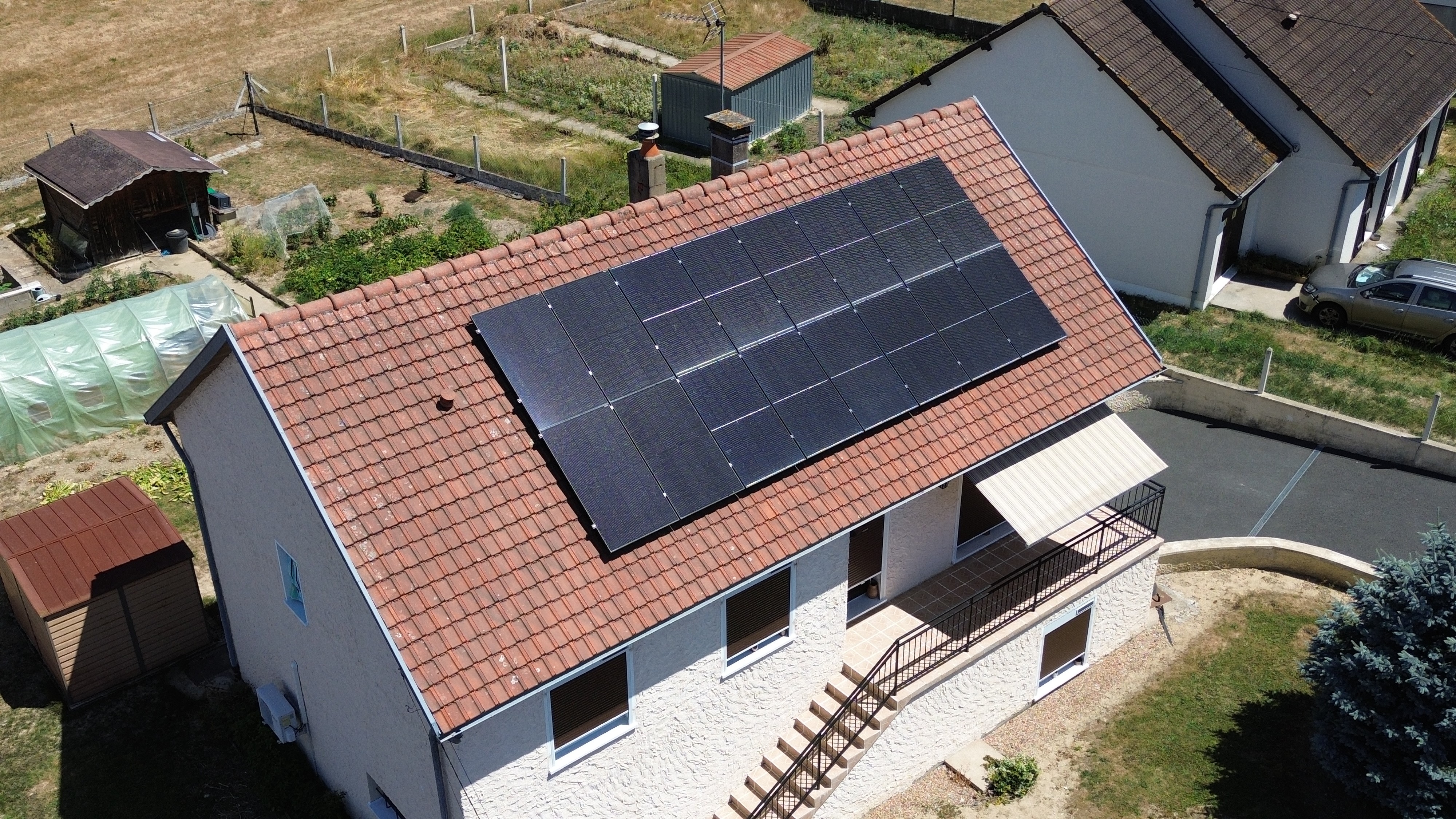 Photo d'une maison à Montlçuon équipée de panneaux solaires installés par Solarock
