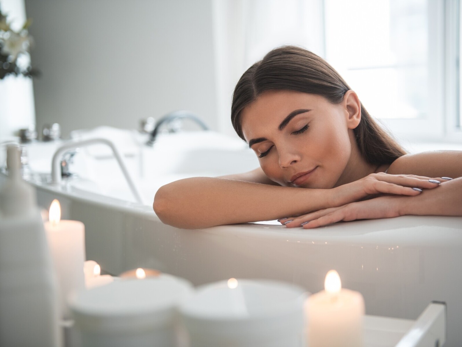 woman taking a relaxing hot bath for weight loss with candles