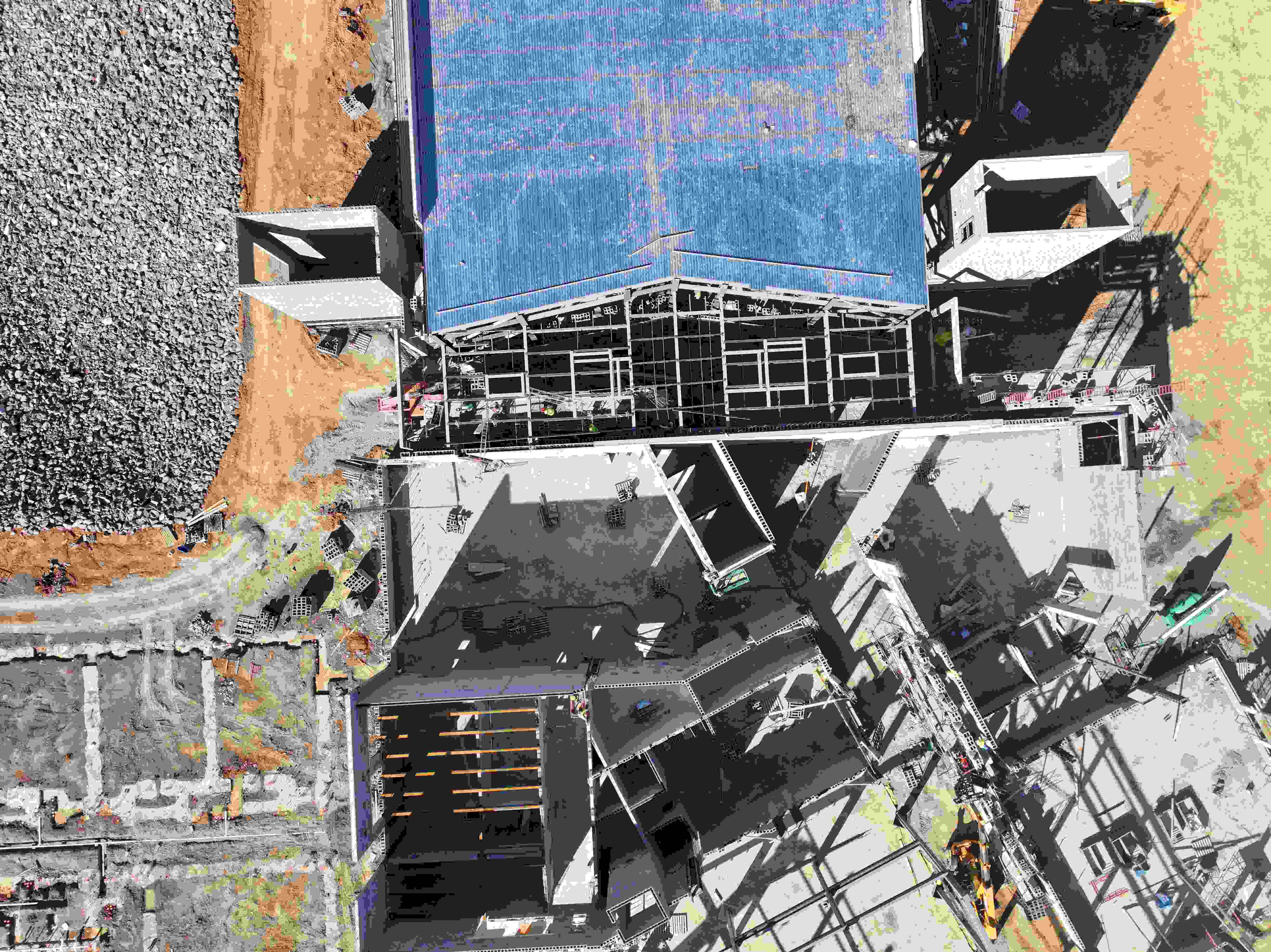 Aerial view of a building under construction.