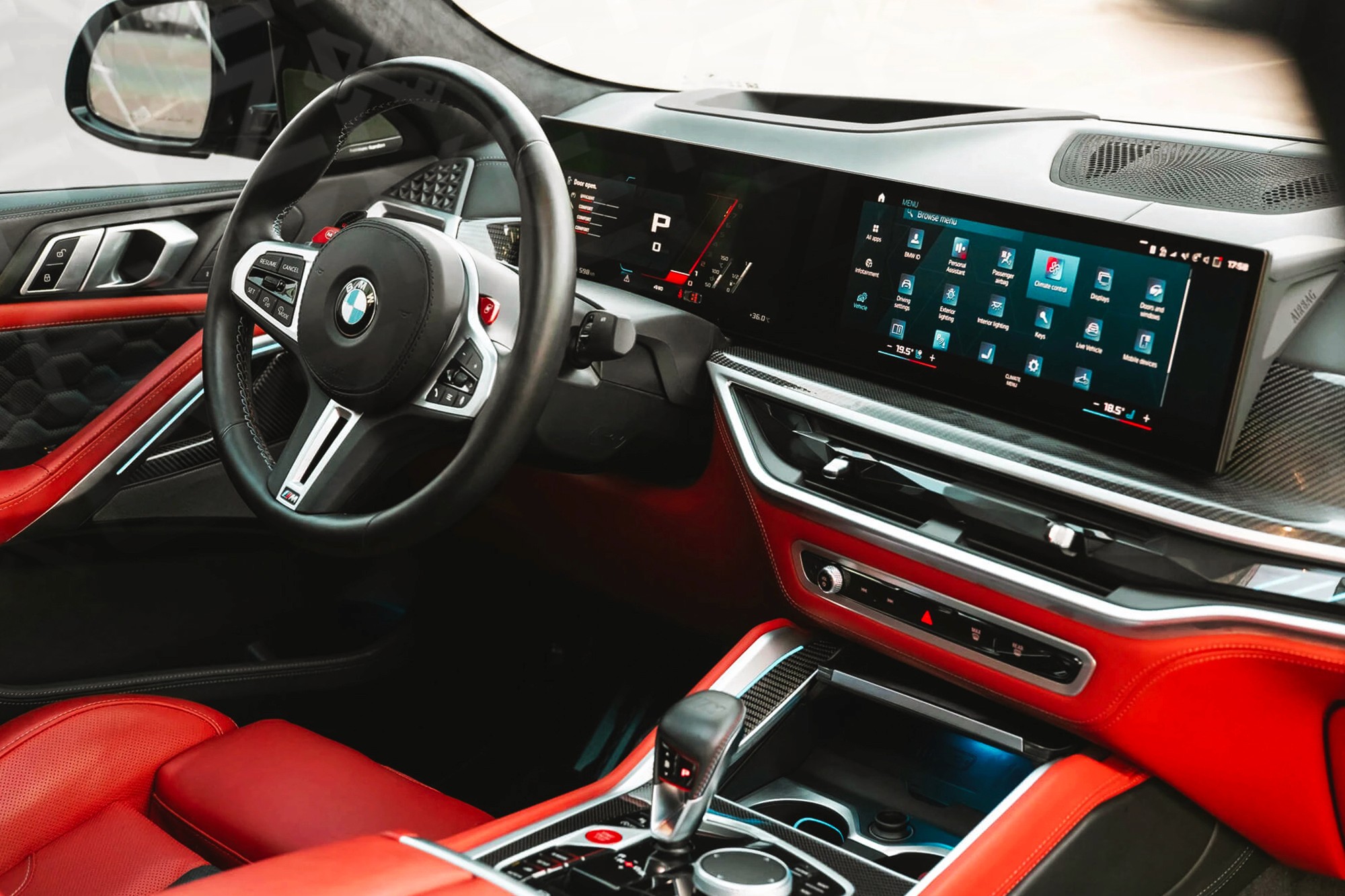Vue interieur BMW X6M Competition Gris – Location SUV à Dubaï | Keyz Rent