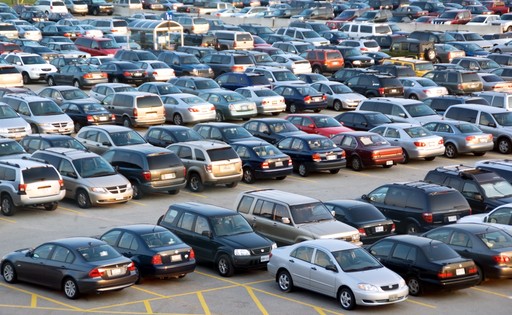 estacionamiento congestionado