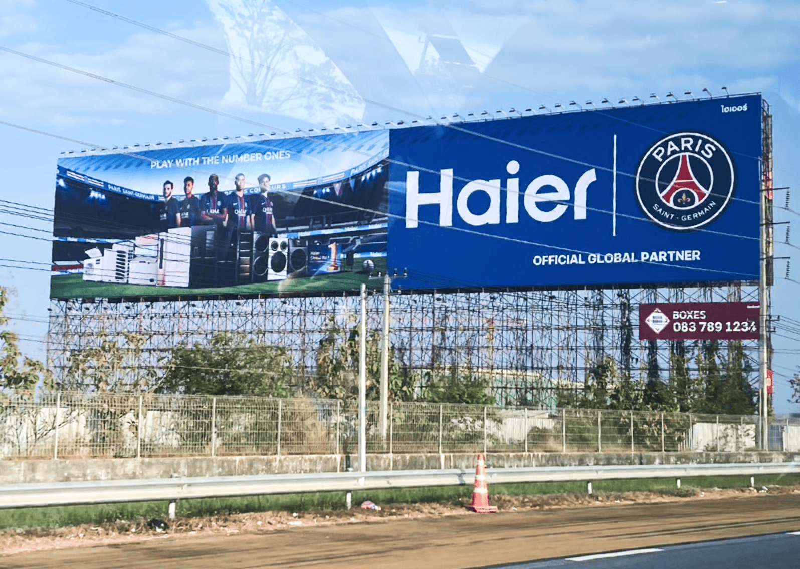 บิลบอร์ด haier