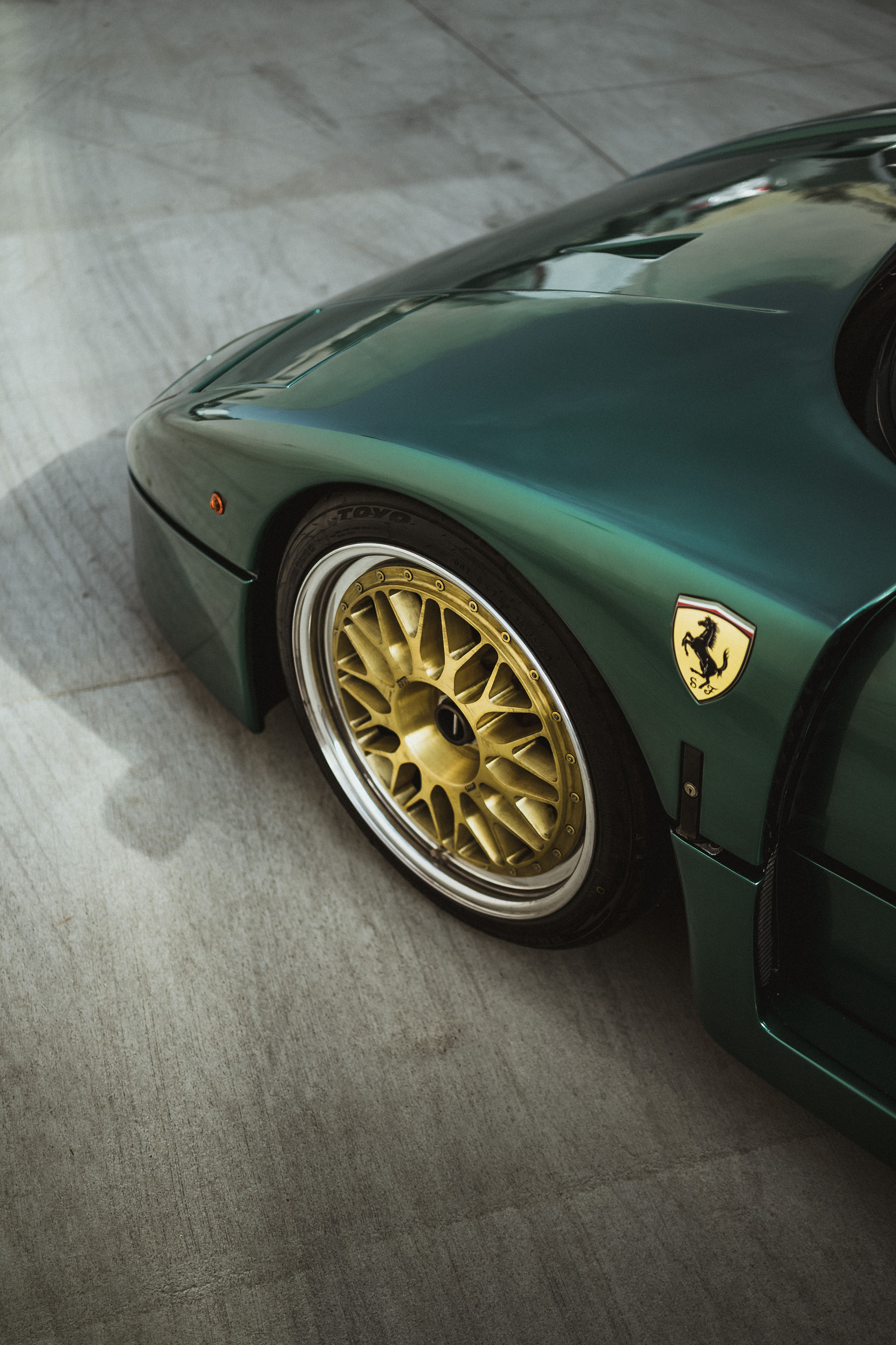 INOZETEK Liquid Metallic Aventurine Super Gloss Metallic Ferrari F40