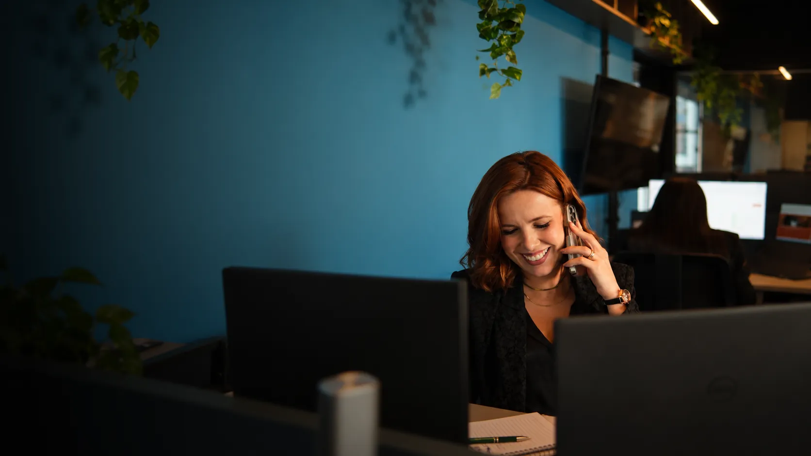 Consultora da Directcon em ligação com cliente