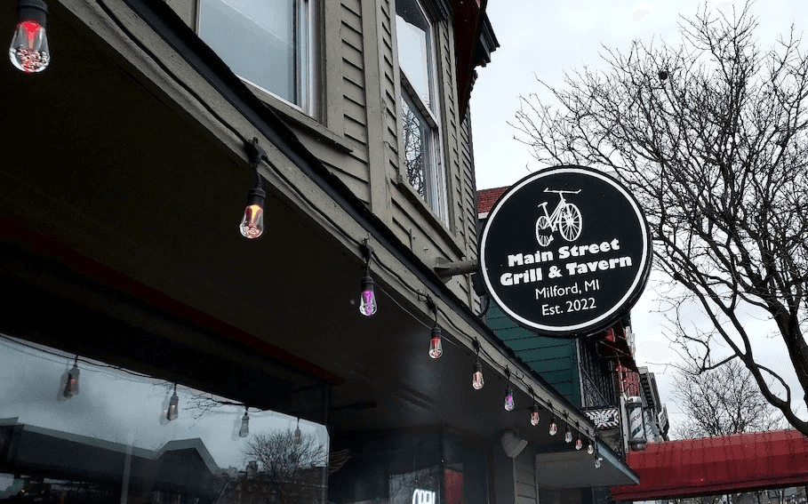 Dynamic picture of a cyclist riding downhill