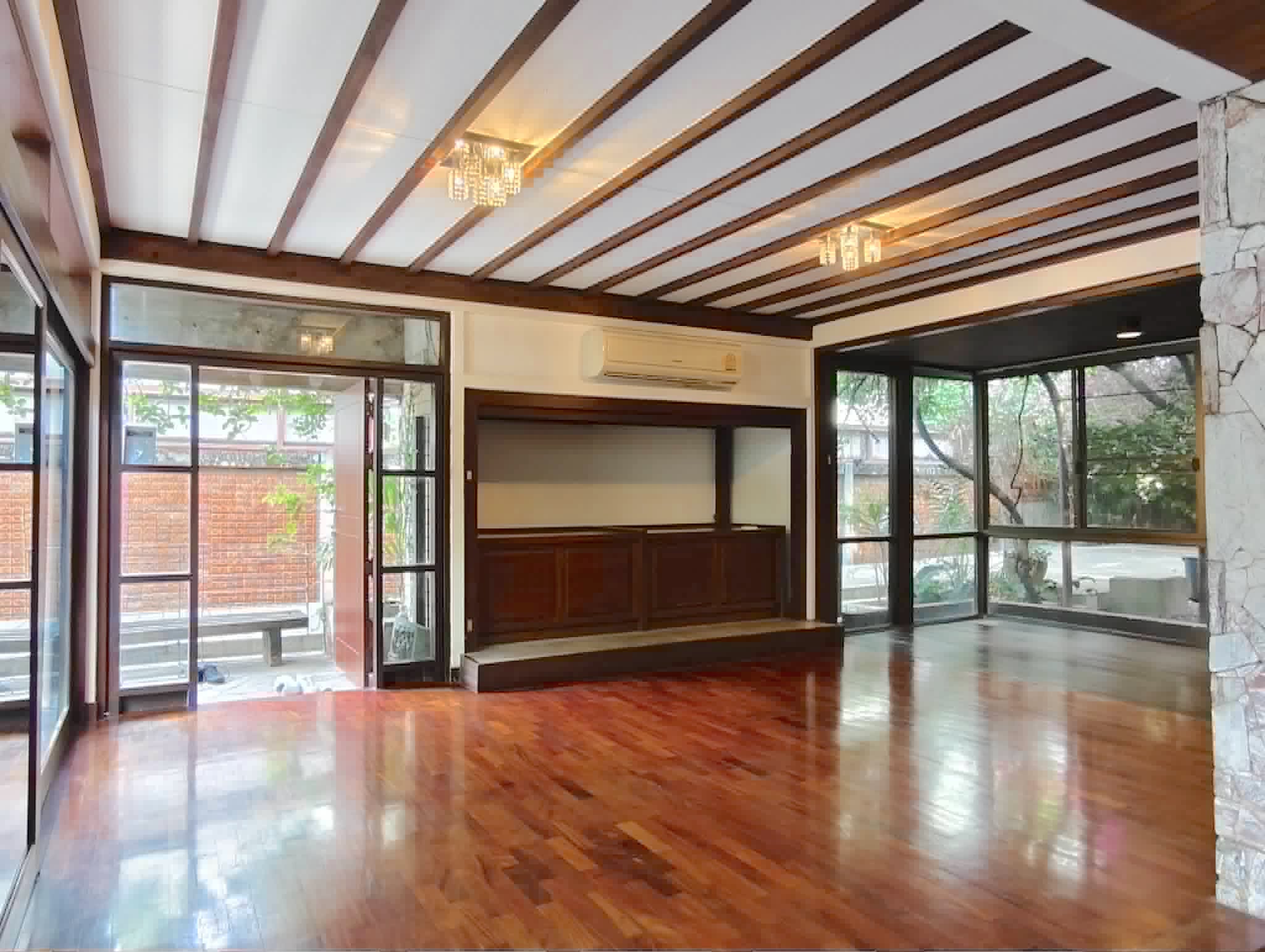 2 Bedroom Pet-Friendly House Phrom Phong 3