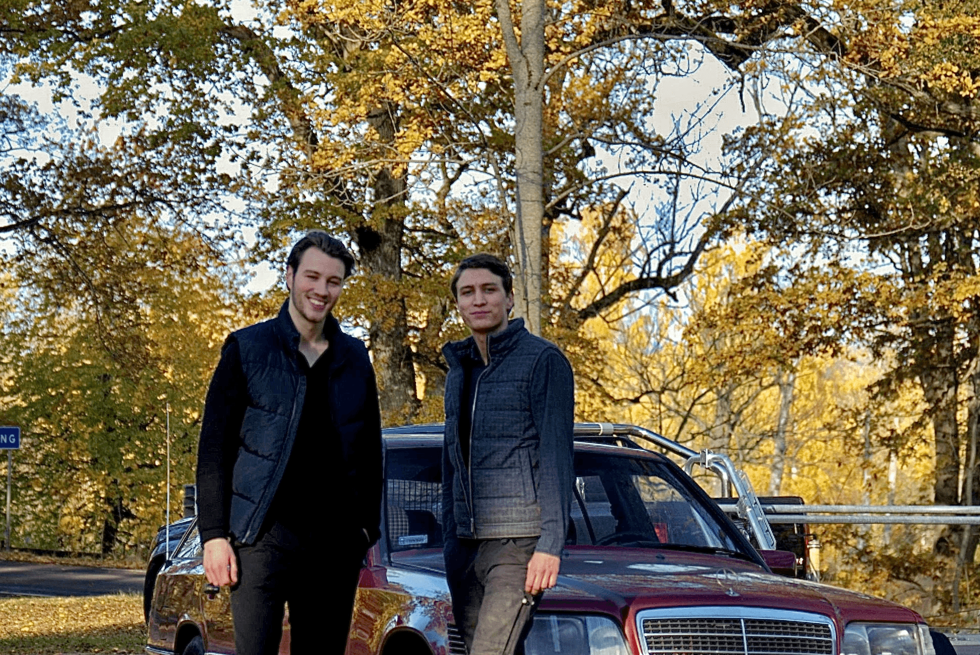 Bilmäklare vid transportbil