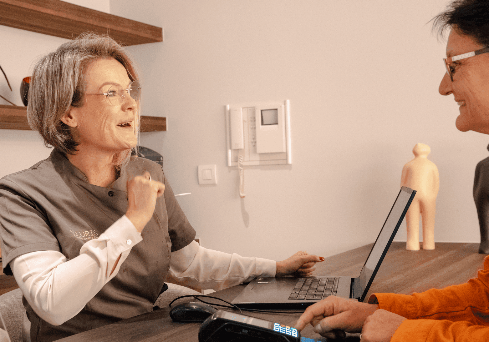 haarlijn reconstructie - els met klant