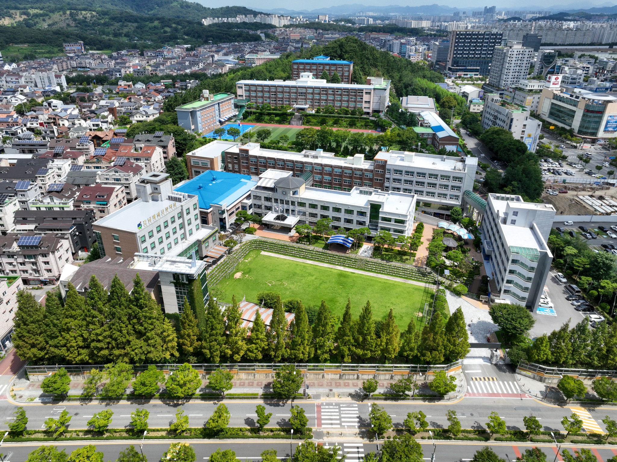 black and white digital device