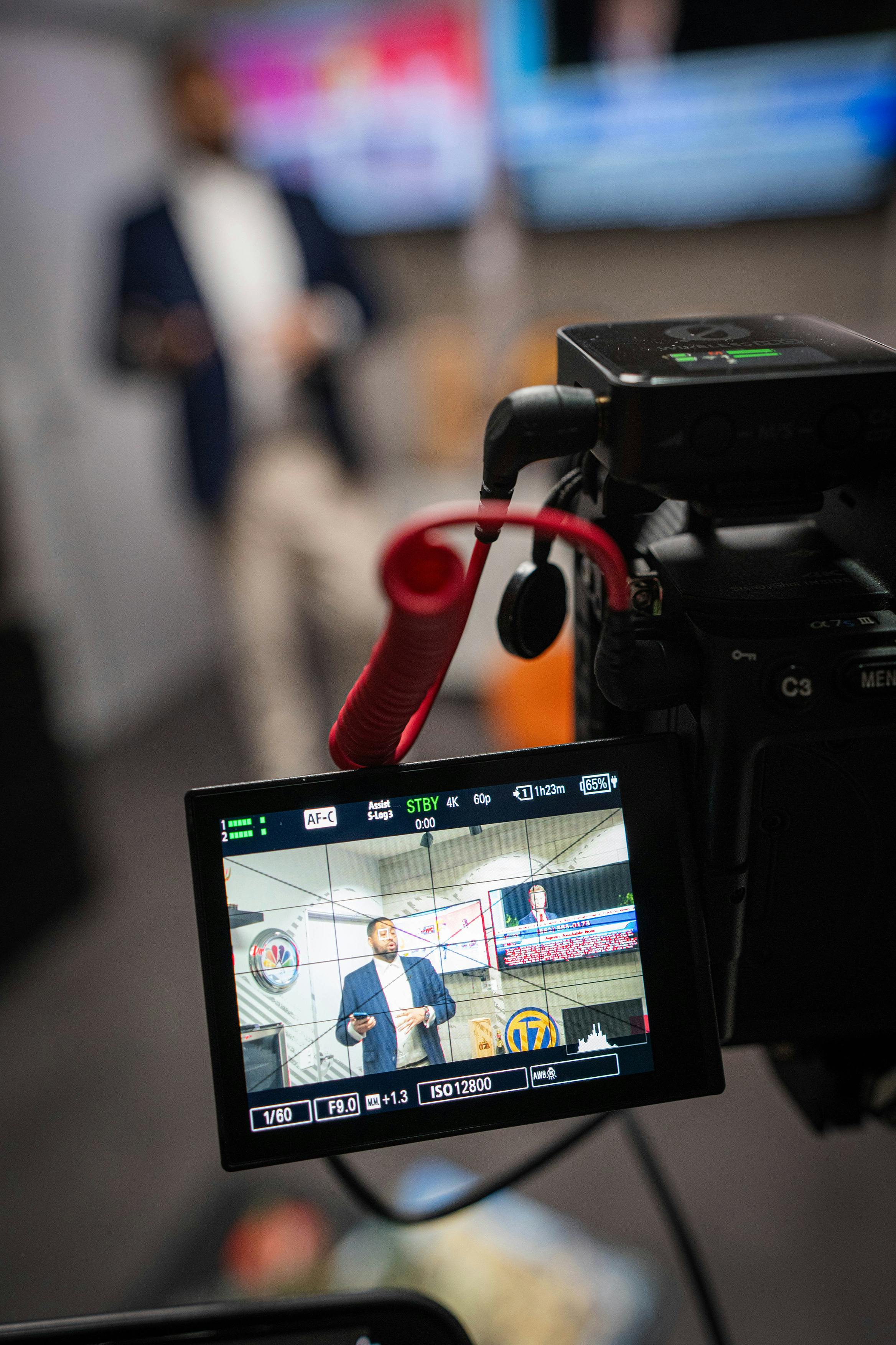 business-related-video-production-in-a-los-angeles-studio-setting. - beige-media (pexels)