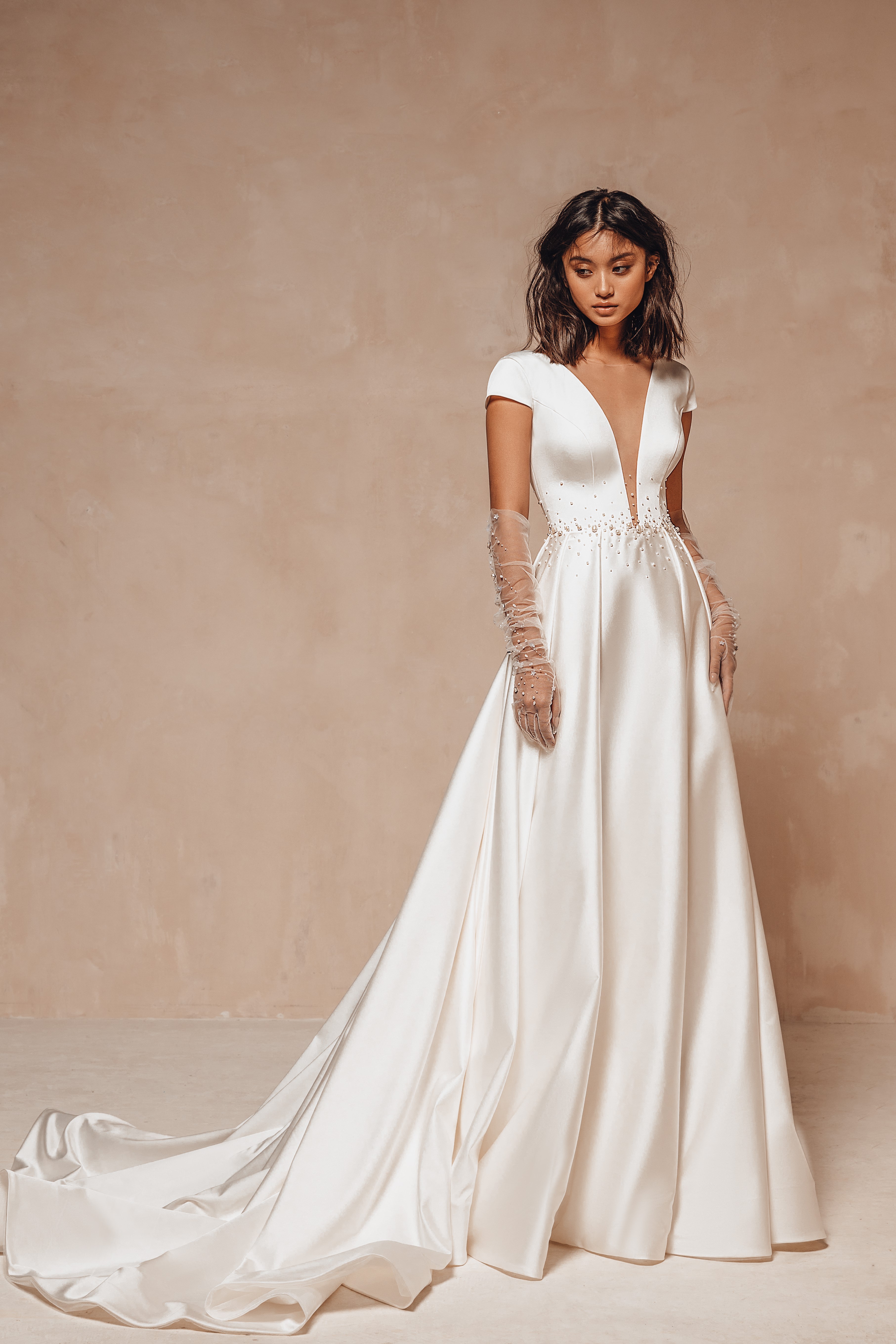 Minimalistisches Brautkleid mit A-Linie und schmalen Trägern