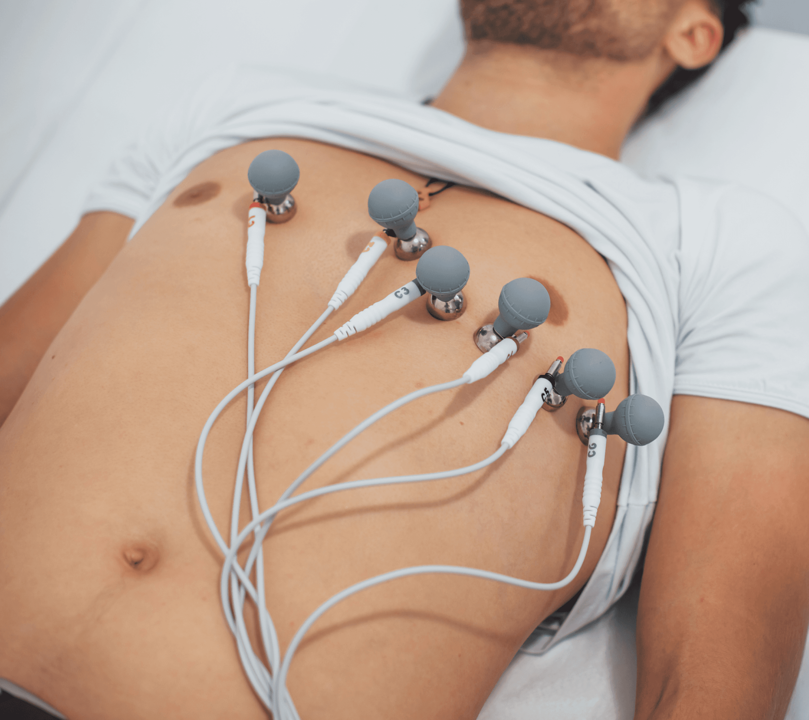 Patient undergoing cardiovascular cartography with chest sensors for advanced heart function and blood flow assessment at Sibia Medical Centre. Experience advanced cardiovascular cartography at Sibia Medical Centre. This non-invasive test uses chest sensors to map heart function and blood flow, aiding in early detection of heart conditions.