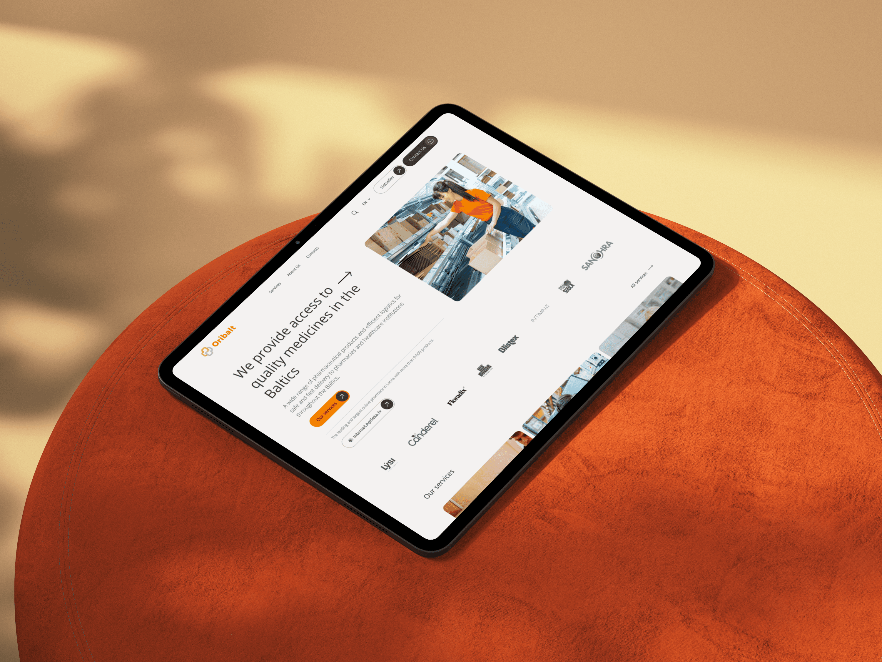 Mobile app user interface design and wireframe presentation in Luut Stuudio template.