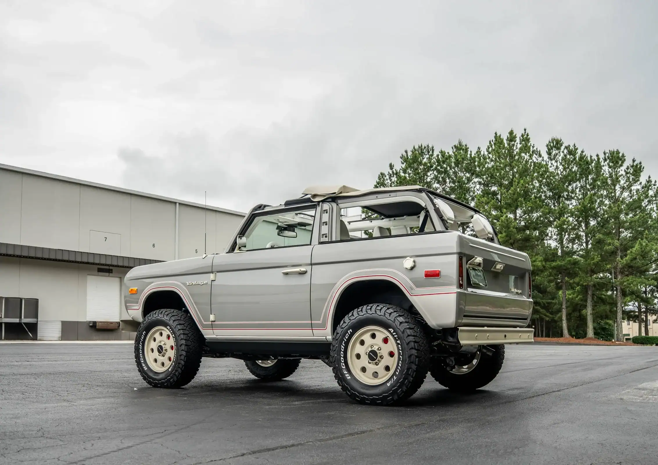 a person swimming in the water with grass