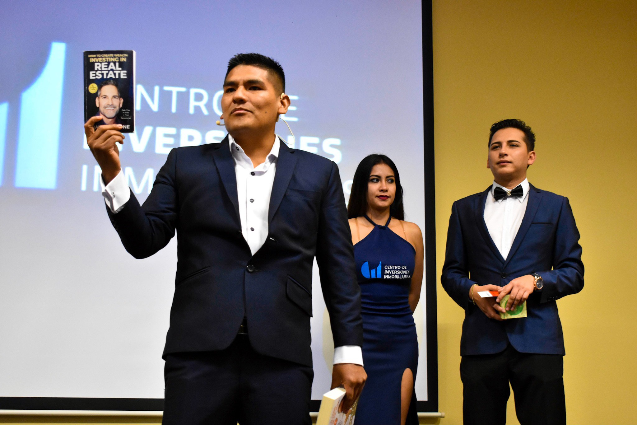 Coach explaining stuff to an athlete