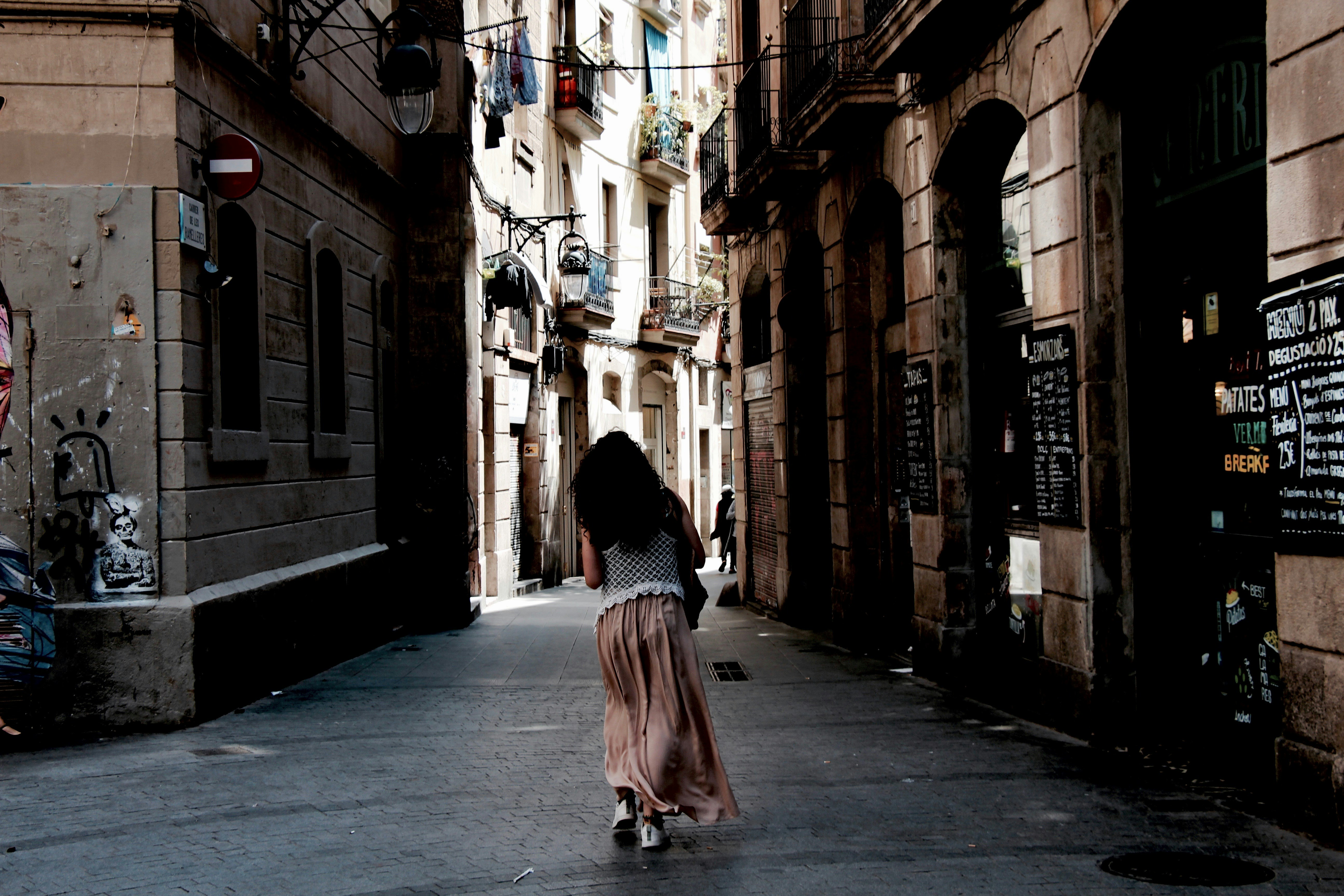 Lady walking in Street Wearing Skirt- Fall Skirt Outfits